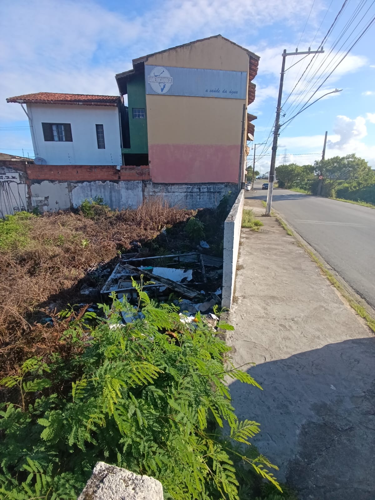 TERRENO COMERCIAL - Centro de Itanhaém - frente à Rodovia