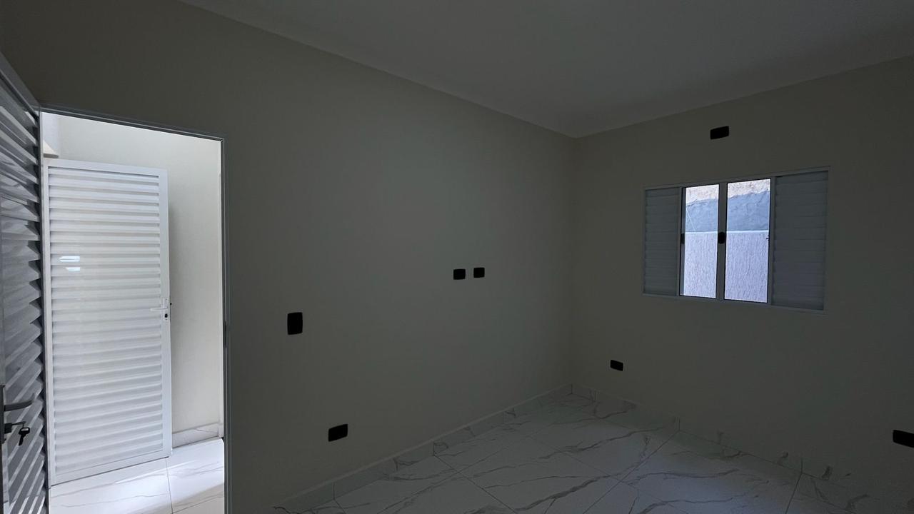 CASA NOVA EM ALTO PADRAO COM PISCINA E 02 DORMITORIOS NA PRAIA