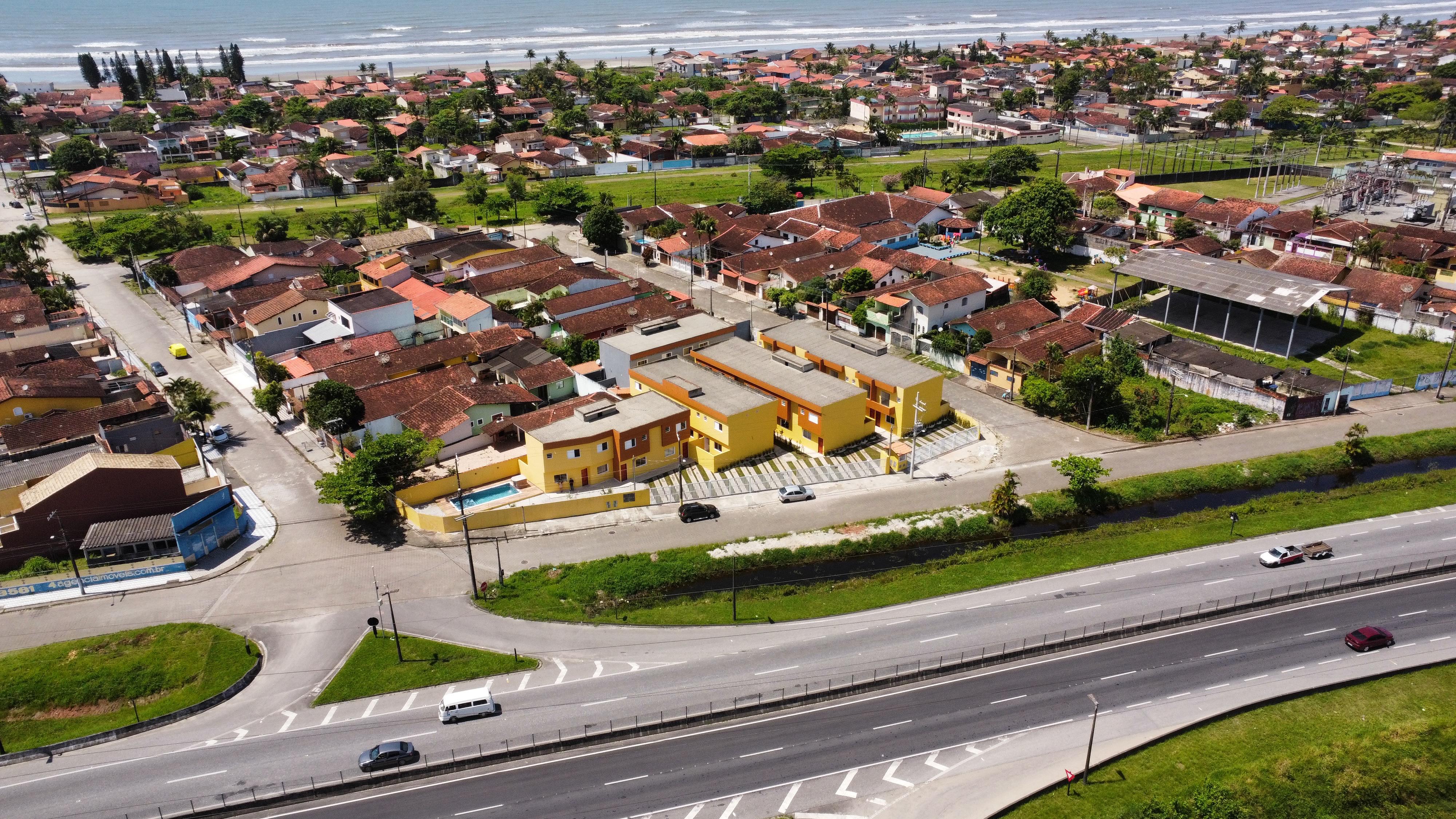 Oportunidade para Venda Sobrado em condomínio com piscina em Itanhaém   R$ 285.000,00