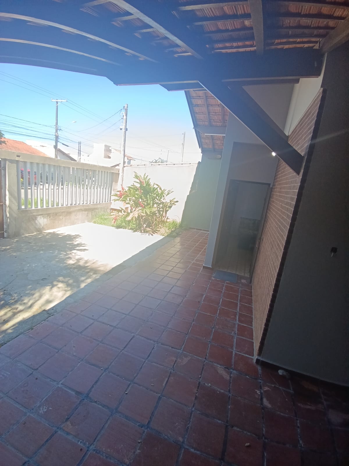 LINDA CASA PARA VENDA NA PRAIA A DUAS QUADRAS DO MAR EM ITANHAEM/SP