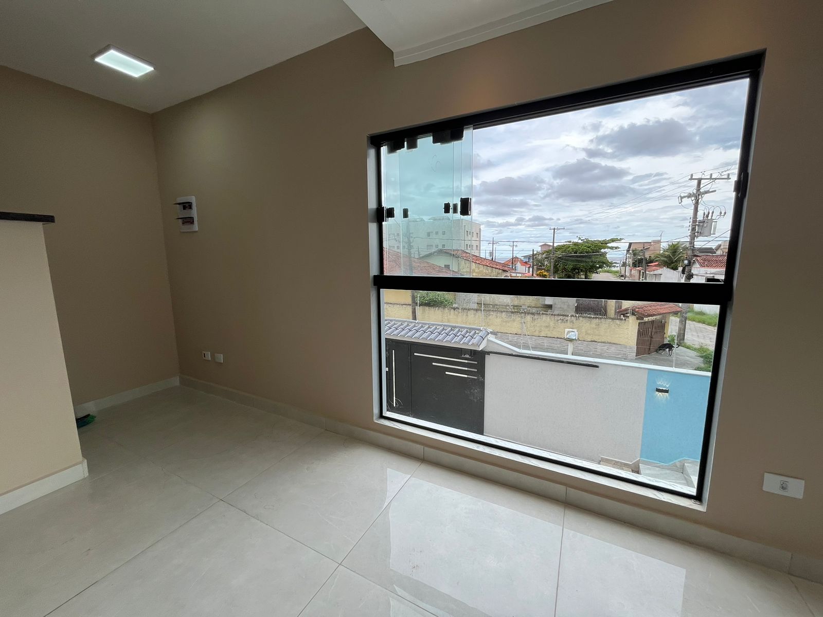 CASA NOVA EM ALTO PADRÃO PARA VENDA NO JD SUARÃO A 150 METROS DO MAR EM ITANHAÉM/SP