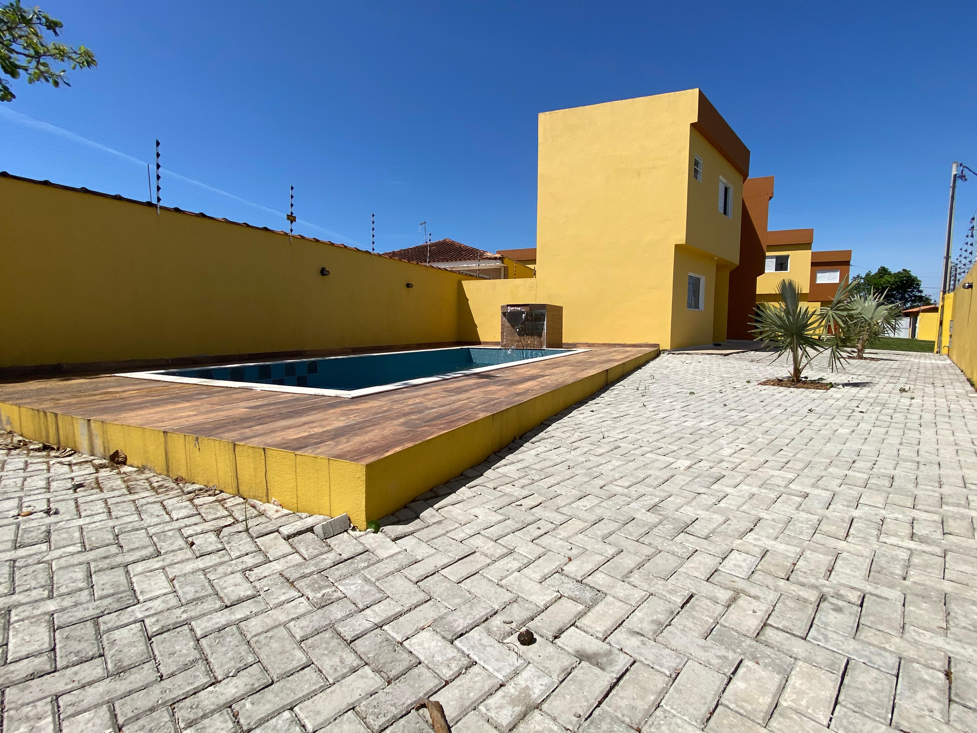 Oportunidade para Venda Sobrado em condomínio com piscina em Itanhaém   R$ 285.000,00