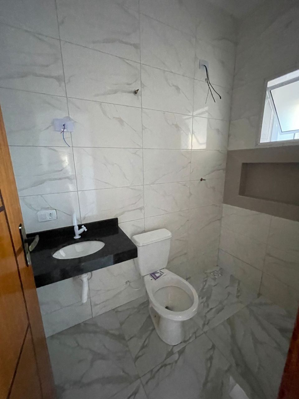 CASA NOVA COM PISCINA PARA VENDA NA PRAIA, NO SUARÃO A 500 METROS DO MAR EM ITANHAÉM/SP