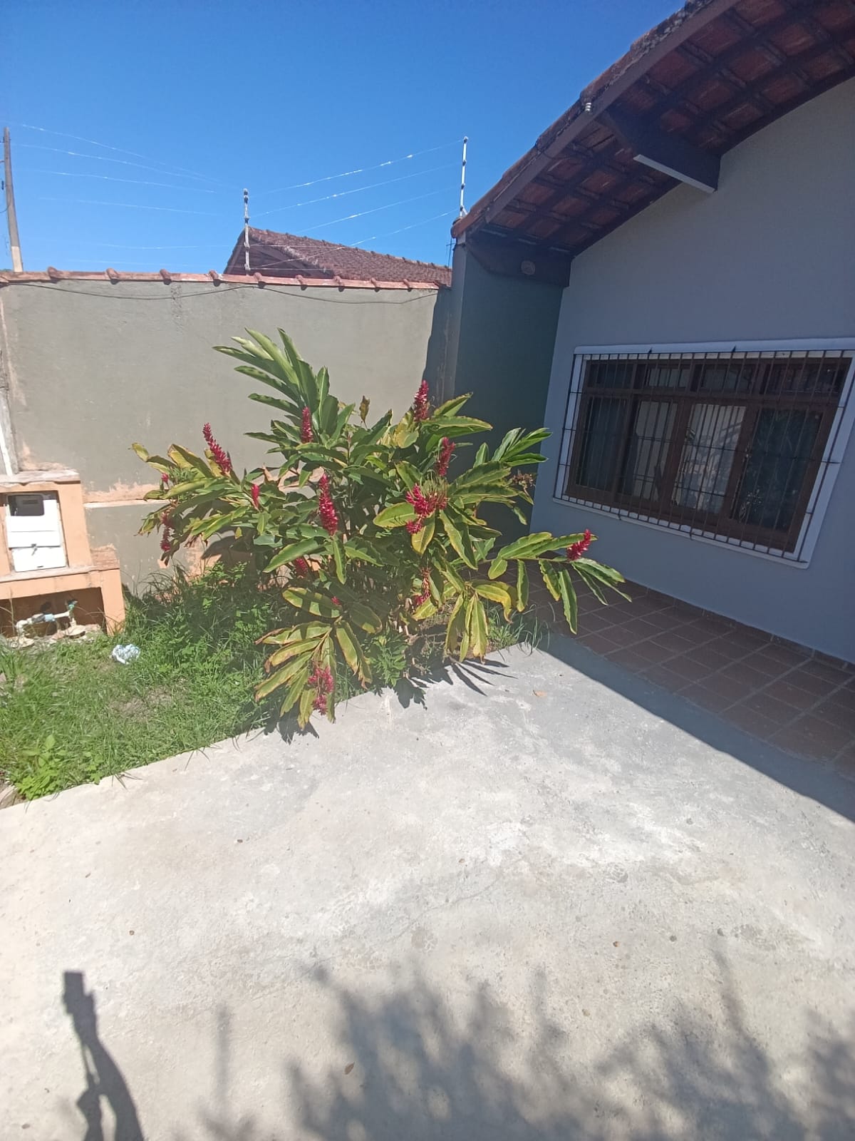 LINDA CASA PARA VENDA NA PRAIA A DUAS QUADRAS DO MAR EM ITANHAEM/SP