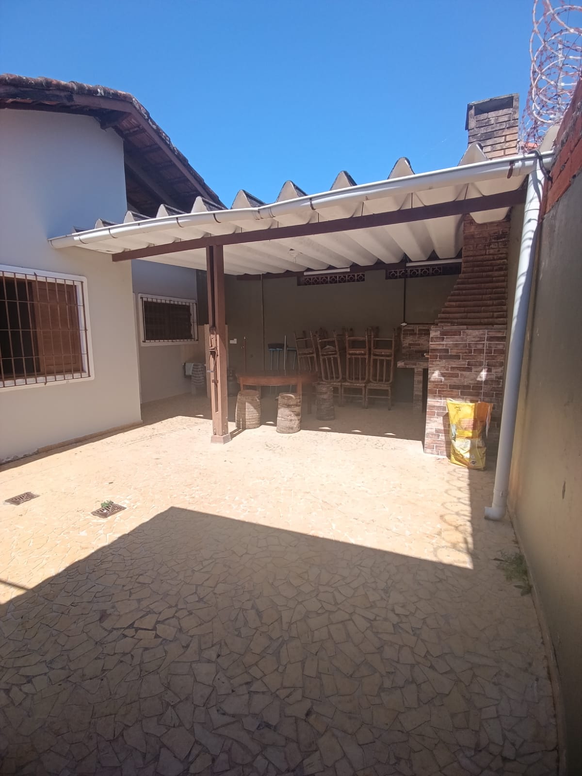 LINDA CASA PARA VENDA NA PRAIA A DUAS QUADRAS DO MAR EM ITANHAEM/SP