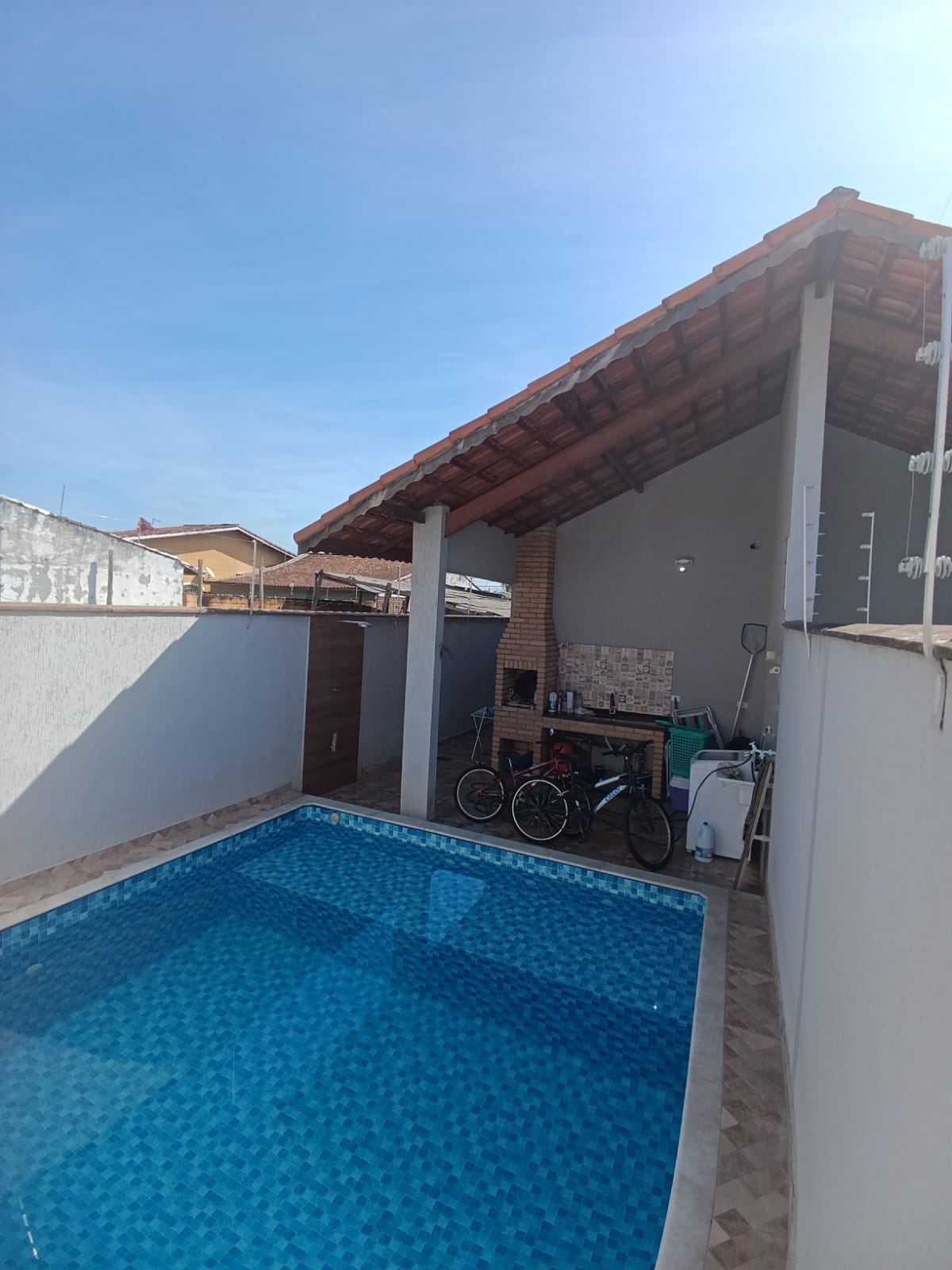 CASA NOVA COM PISCINA PARA VENDA NA PRAIA, NO SUARÃO A 500 METROS DO MAR EM ITANHAÉM/SP