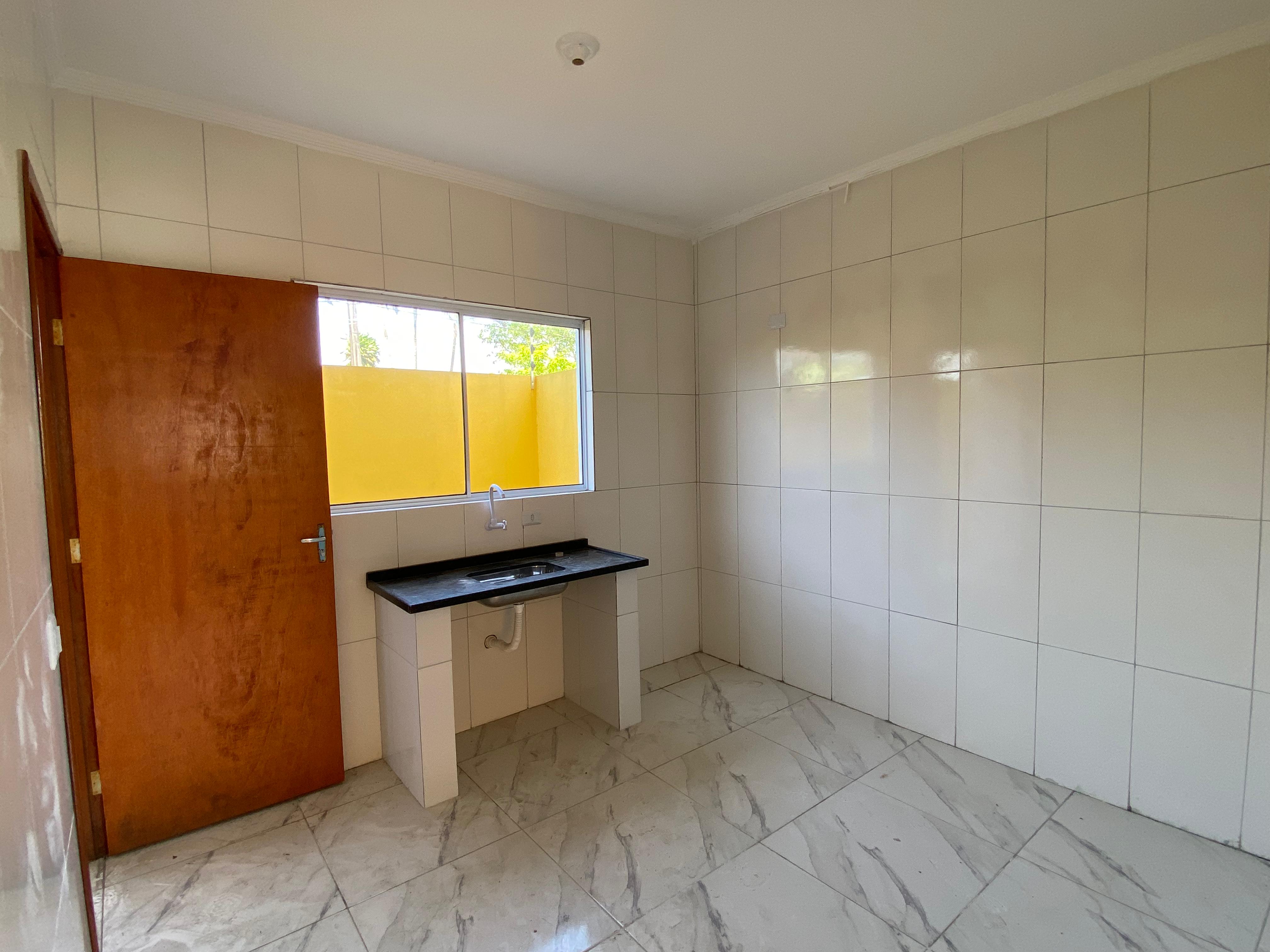 Oportunidade para Venda Sobrado em condomínio com piscina em Itanhaém   R$ 285.000,00