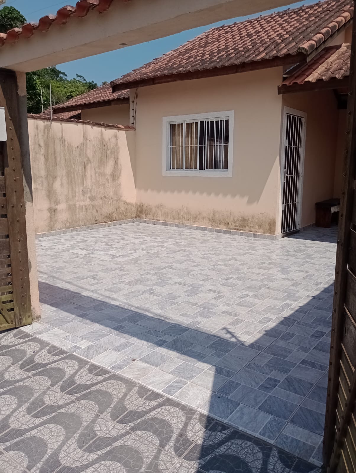 CASA NA PRAIA PARA LOCAÇÃO FIXA DE 02 DORMITORIOS, SENDO 01 SUITE EM EM ITANHAÉM/SP