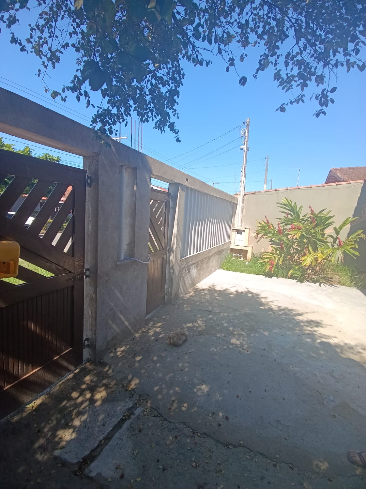 LINDA CASA PARA VENDA NA PRAIA A DUAS QUADRAS DO MAR EM ITANHAEM/SP