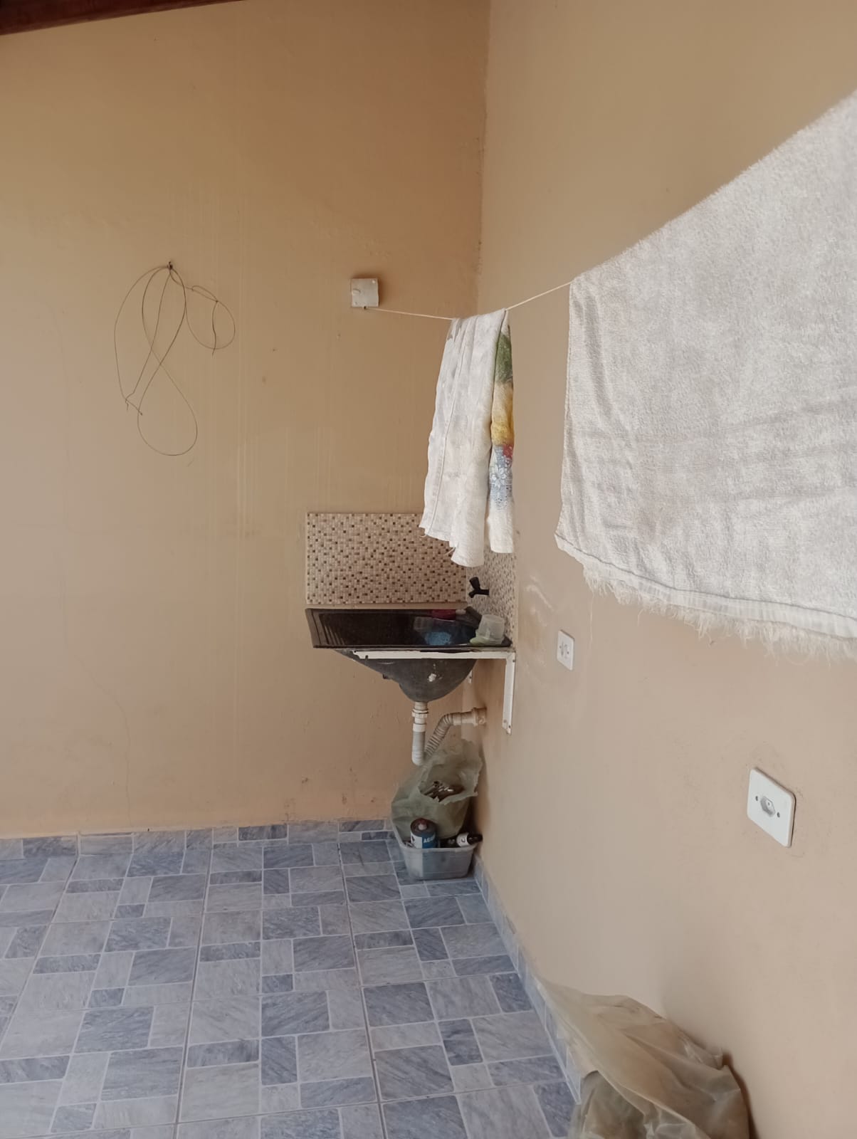 CASA NA PRAIA PARA LOCAÇÃO FIXA DE 02 DORMITORIOS, SENDO 01 SUITE EM EM ITANHAÉM/SP