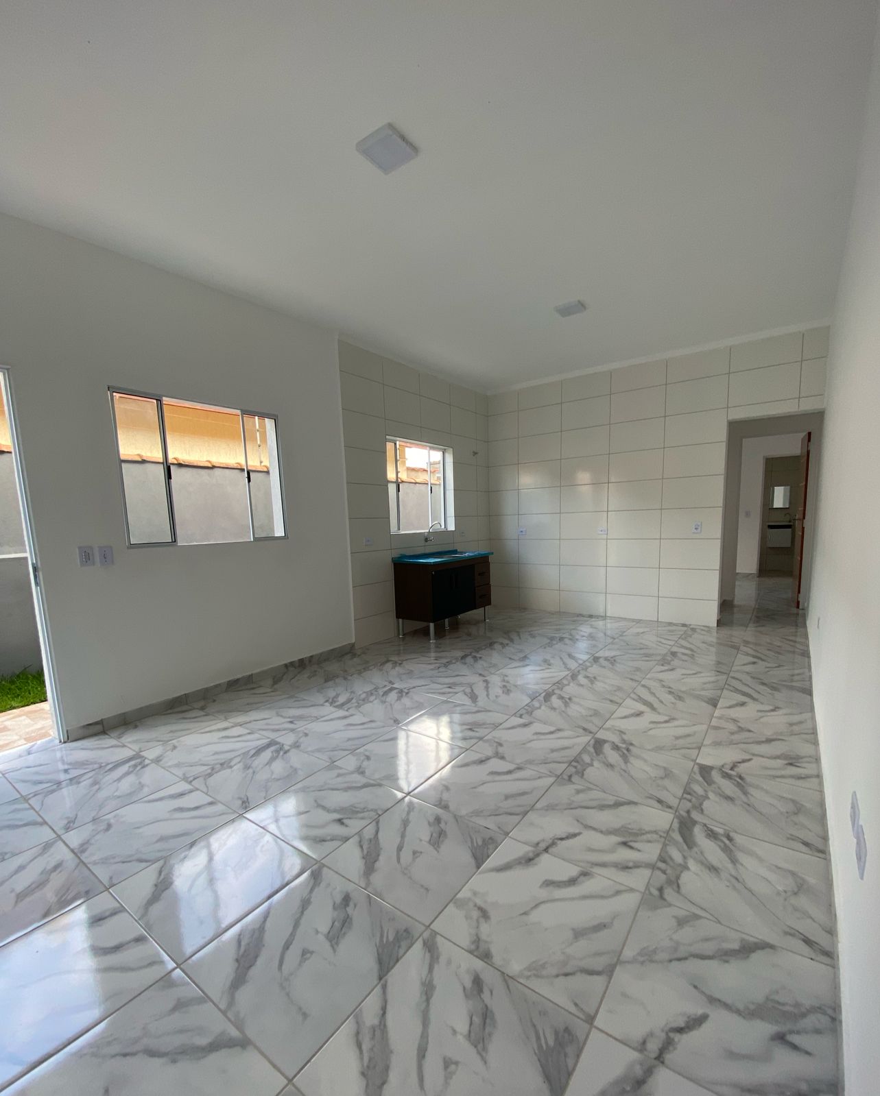 CASA NOVA COM PISCINA EM BAIRRO DE MORADORES NA PRAIA, NO JD JAMAICA A 1500 METROS DO MAR EM ITANHAÉM