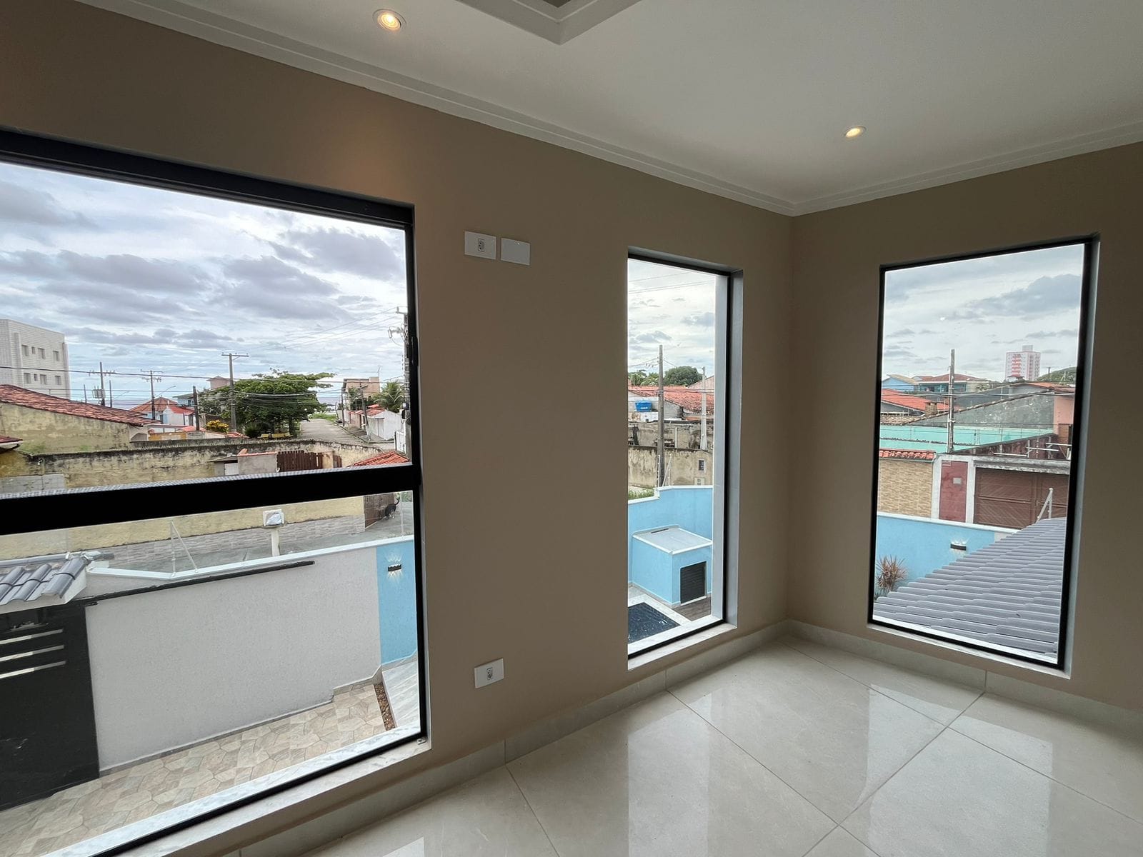 CASA NOVA EM ALTO PADRÃO PARA VENDA NO JD SUARÃO A 150 METROS DO MAR EM ITANHAÉM/SP