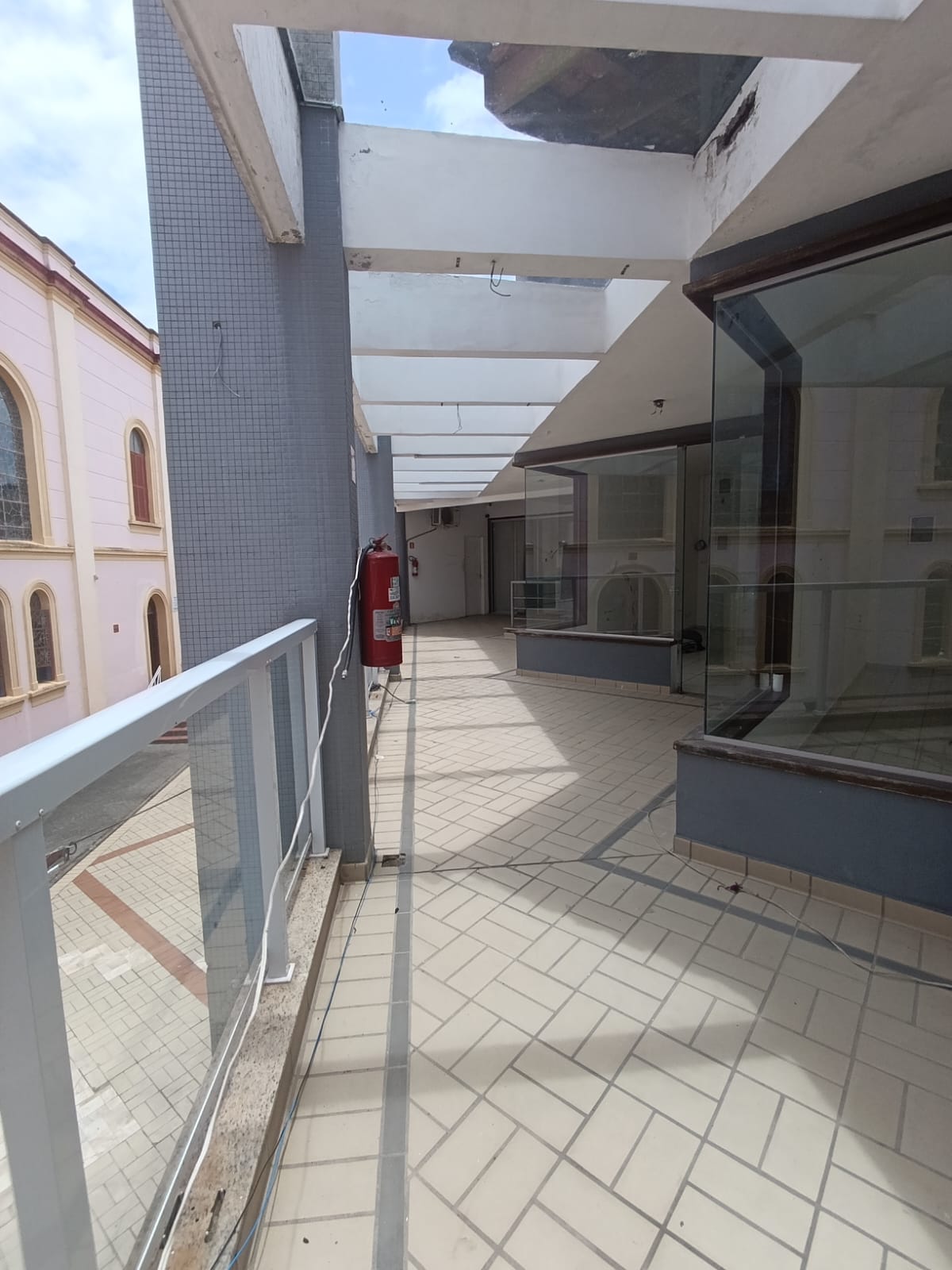 SALAS COMERCIAIS PARA ALUGUEL AO LADO DO POUPATEMPO  EM ITANHÉM SP