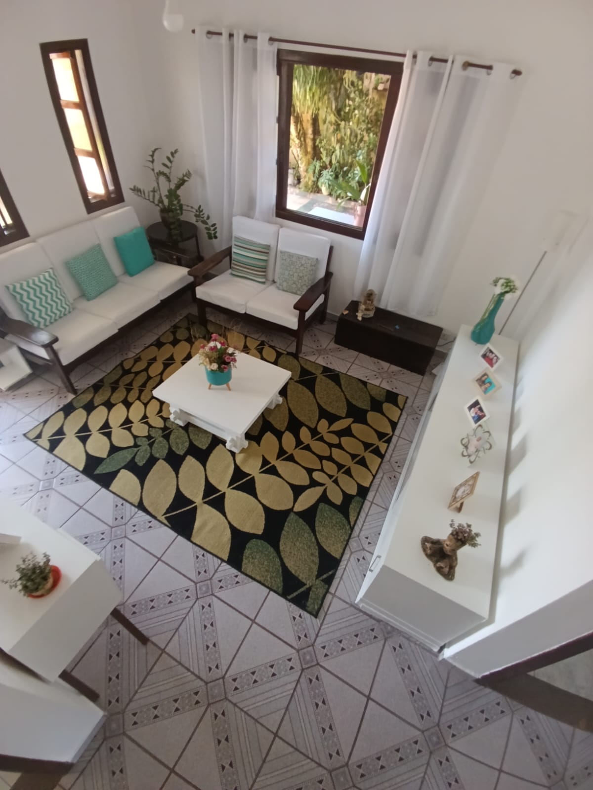 VENHA MORAR NESTA ACONCHEGANTE E ESPAÇOSA CASA PARA VENDA NO SUARÃO A 400 METROS DO MAR EM ITANHAÉM/SP