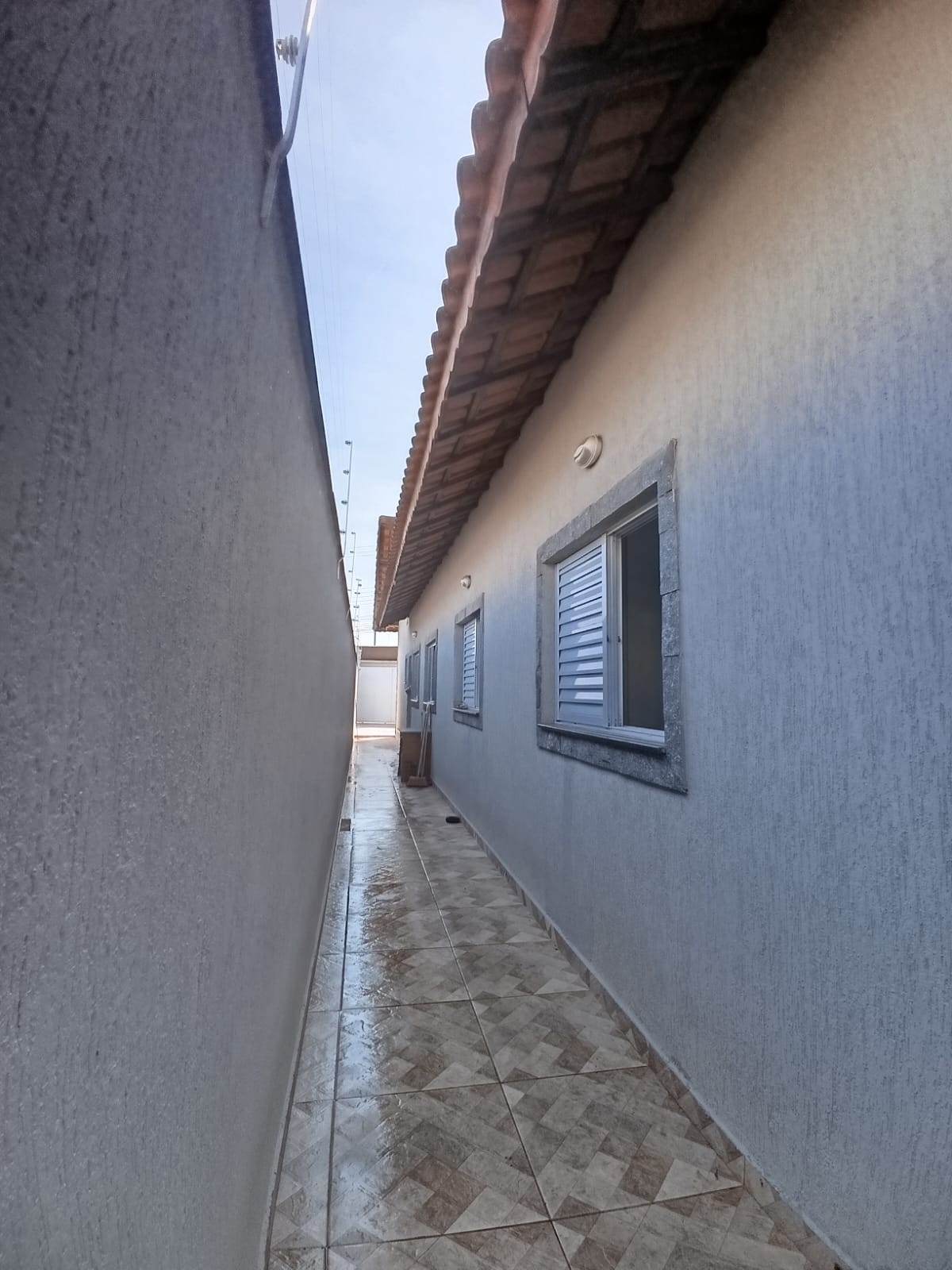 CASA NOVA COM PISCINA PARA VENDA NA PRAIA, NO SUARÃO A 500 METROS DO MAR EM ITANHAÉM/SP