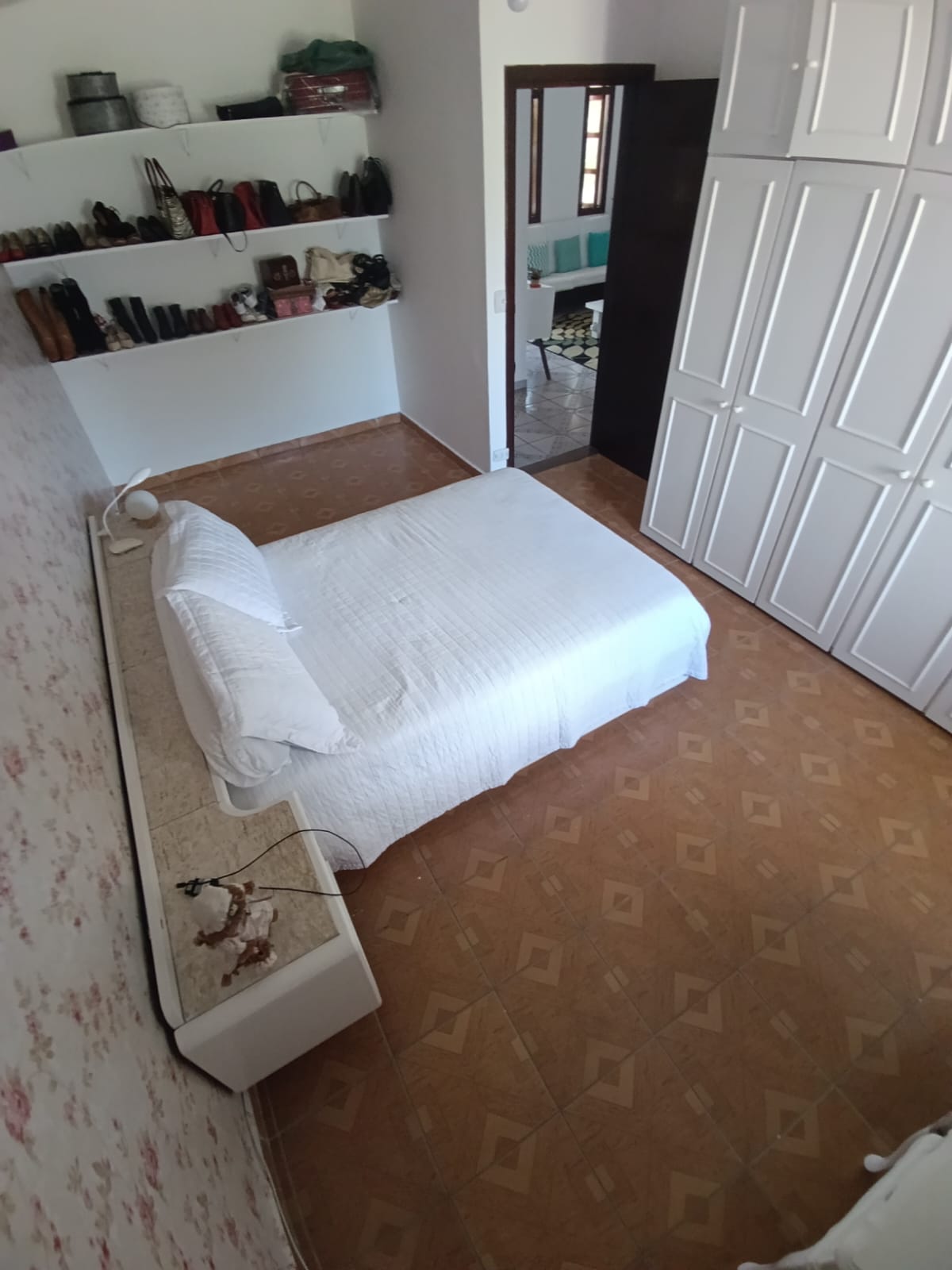 VENHA MORAR NESTA ACONCHEGANTE E ESPAÇOSA CASA PARA VENDA NO SUARÃO A 400 METROS DO MAR EM ITANHAÉM/SP