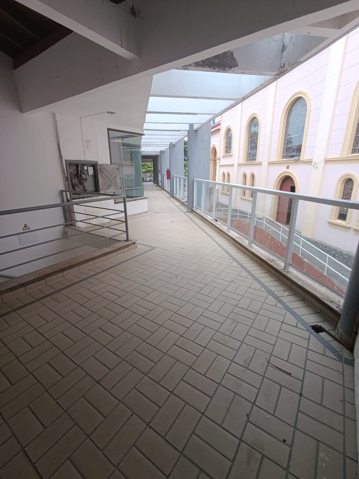 SALAS COMERCIAIS PARA ALUGUEL AO LADO DO POUPATEMPO  EM ITANHÉM SP