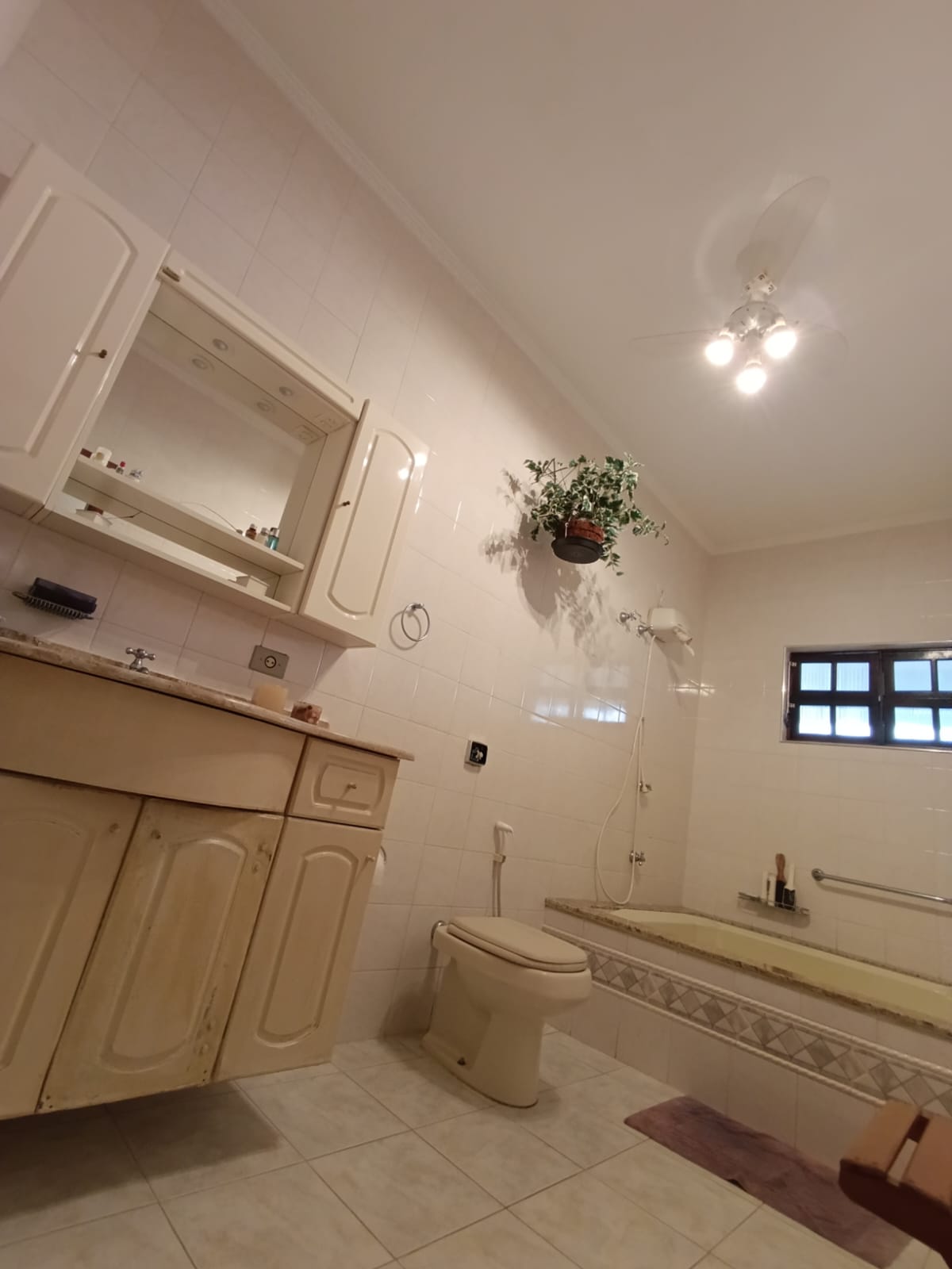 NÃO PERCA ESTA OPORTUNIDADE!!! CASA DE NOVELA PARA VENDA COM 05 DORMITORIOS NO JD SURÃO A 30 METROS DO MAR EM ITANHAÉM/S