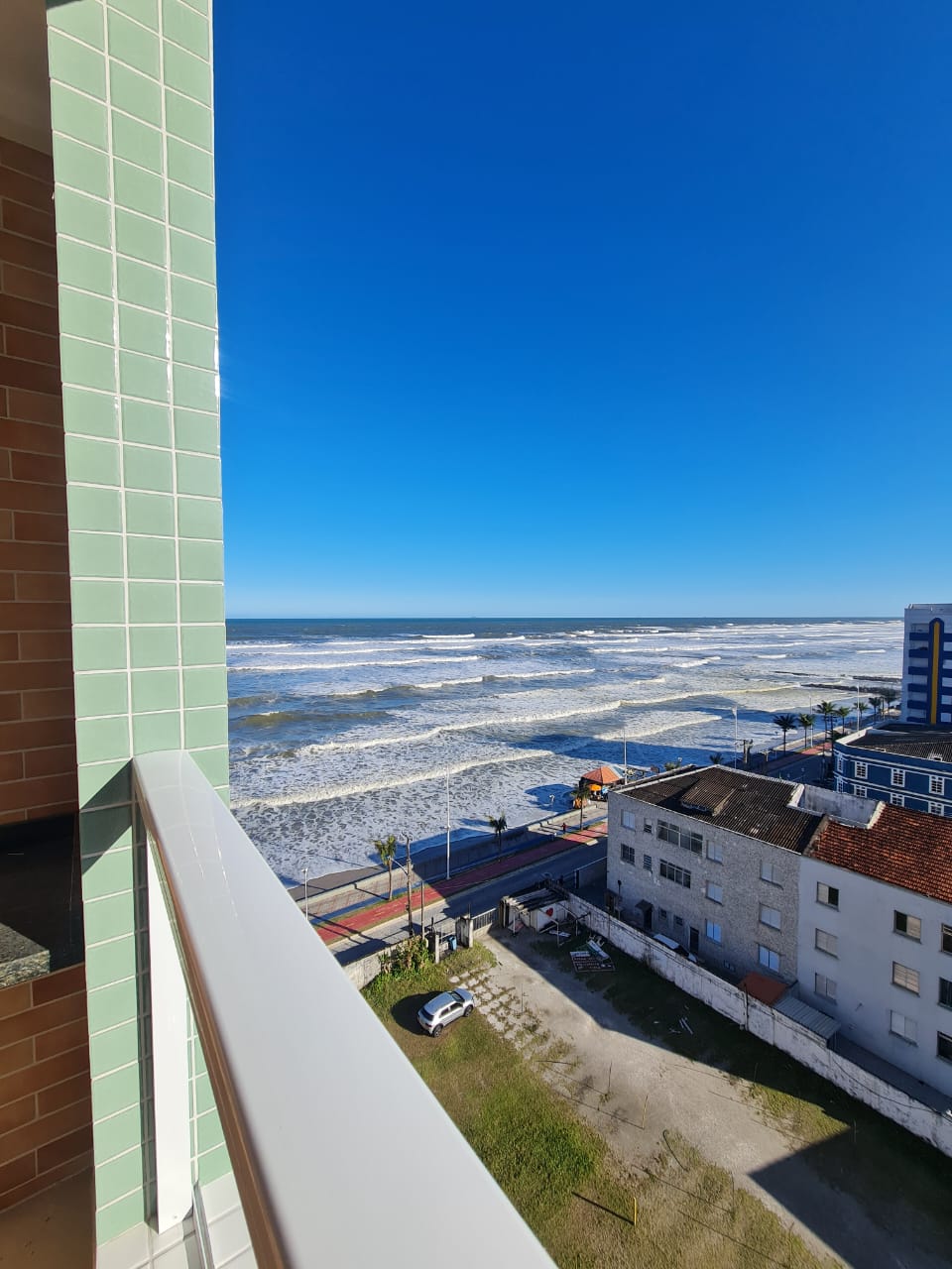 CAS261430 VENHA MORAR EM MONGAGUÁ NESTE BELISSIMO APARTAMENTO COM PISCINA DE BORDA INFINITA