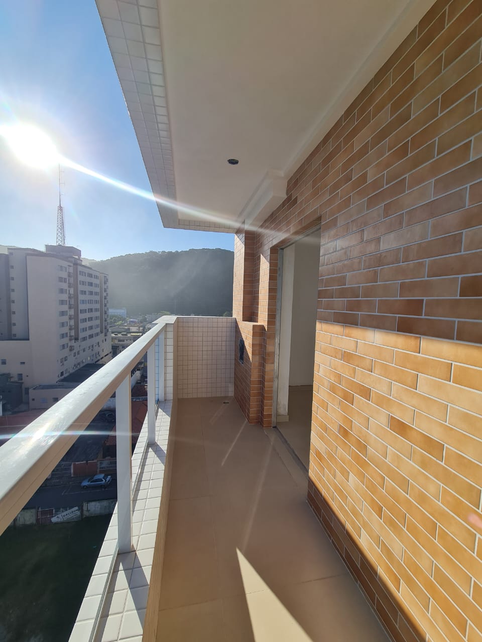 CAS261430 VENHA MORAR EM MONGAGUÁ NESTE BELISSIMO APARTAMENTO COM PISCINA DE BORDA INFINITA