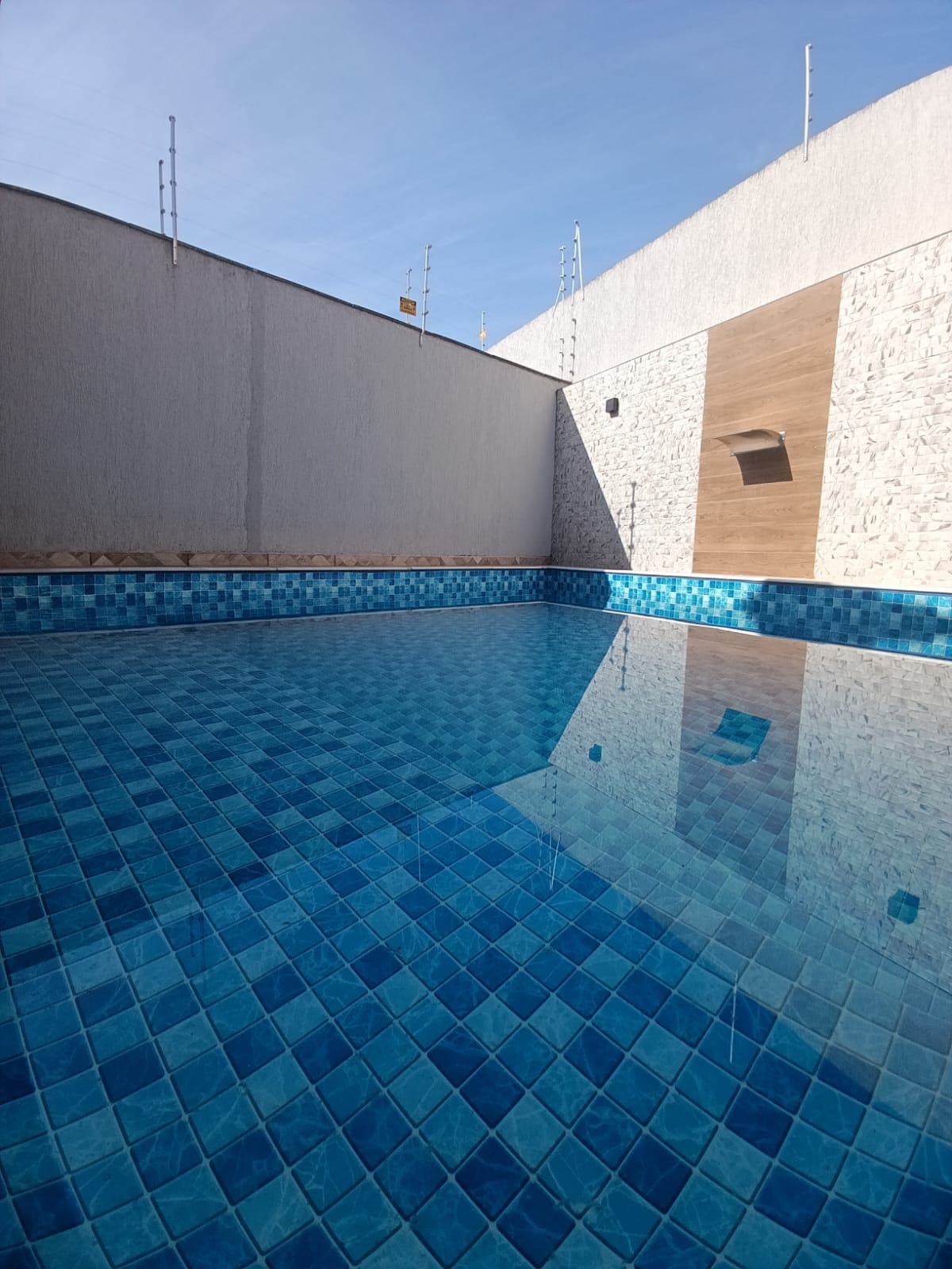 CASA NOVA COM PISCINA PARA VENDA NA PRAIA, NO SUARÃO A 500 METROS DO MAR EM ITANHAÉM/SP