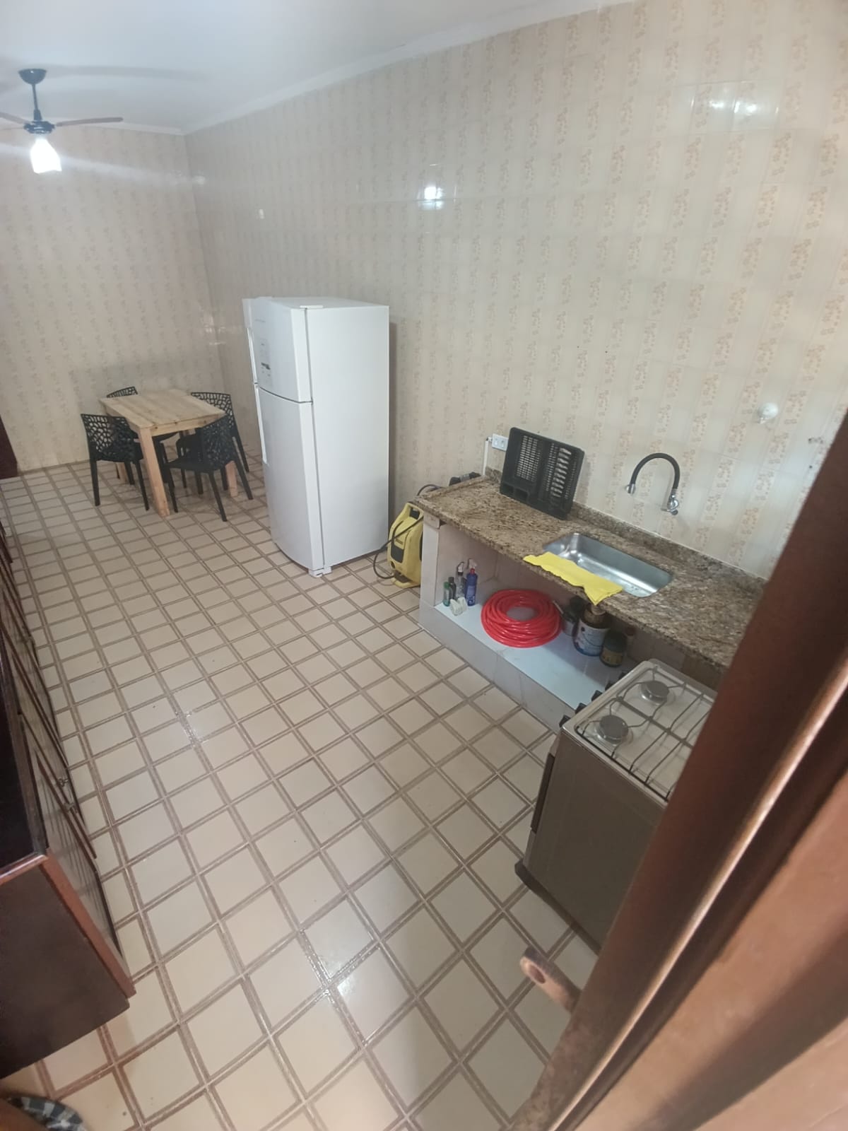 LINDA CASA PARA VENDA NA PRAIA A DUAS QUADRAS DO MAR EM ITANHAEM/SP