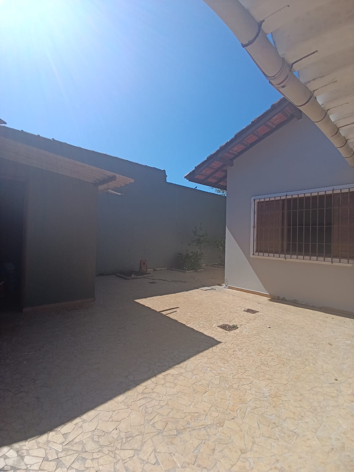 LINDA CASA PARA VENDA NA PRAIA A DUAS QUADRAS DO MAR EM ITANHAEM/SP