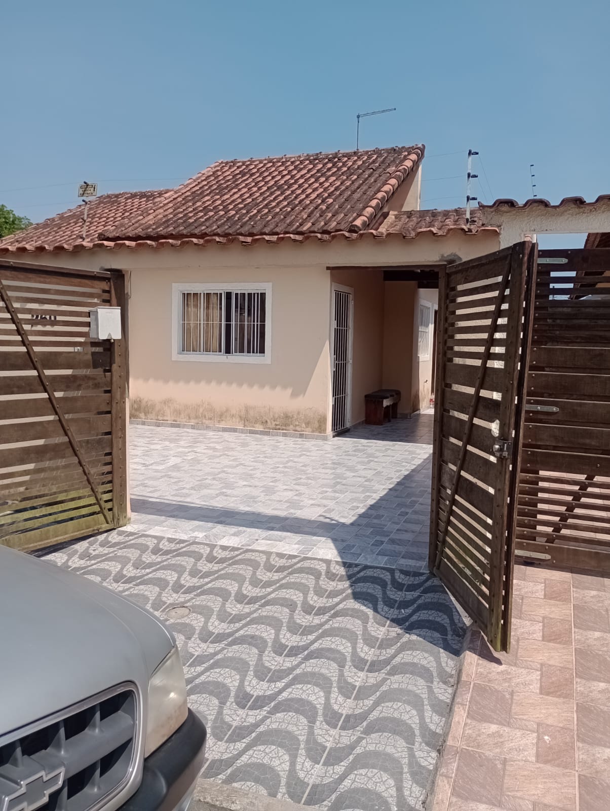 CASA NA PRAIA PARA LOCAÇÃO FIXA DE 02 DORMITORIOS, SENDO 01 SUITE EM EM ITANHAÉM/SP