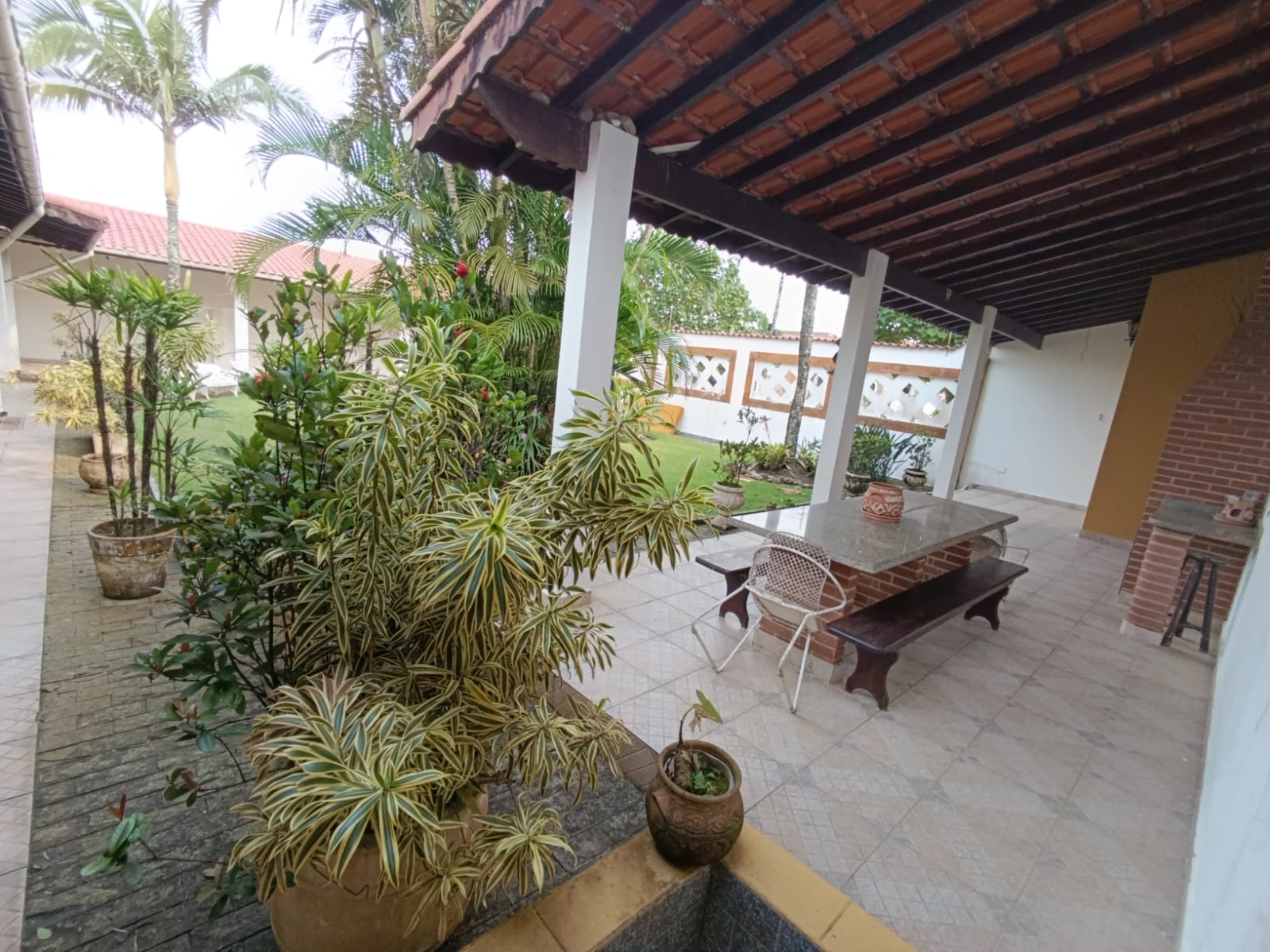 NÃO PERCA ESTA OPORTUNIDADE!!! CASA DE NOVELA PARA VENDA COM 05 DORMITORIOS NO JD SURÃO A 30 METROS DO MAR EM ITANHAÉM/S