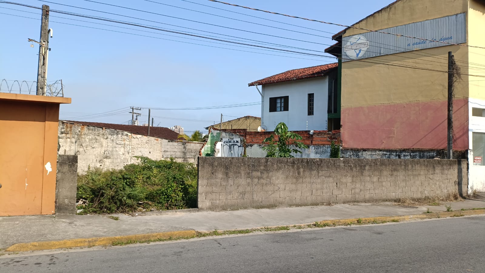 TERRENO COMERCIAL - Centro de Itanhaém - frente à Rodovia