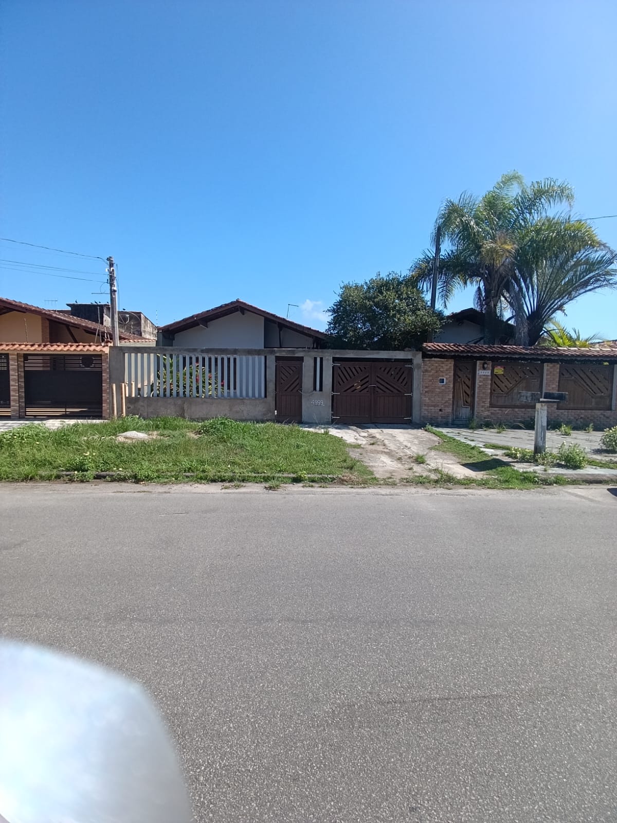LINDA CASA PARA VENDA NA PRAIA A DUAS QUADRAS DO MAR EM ITANHAEM/SP