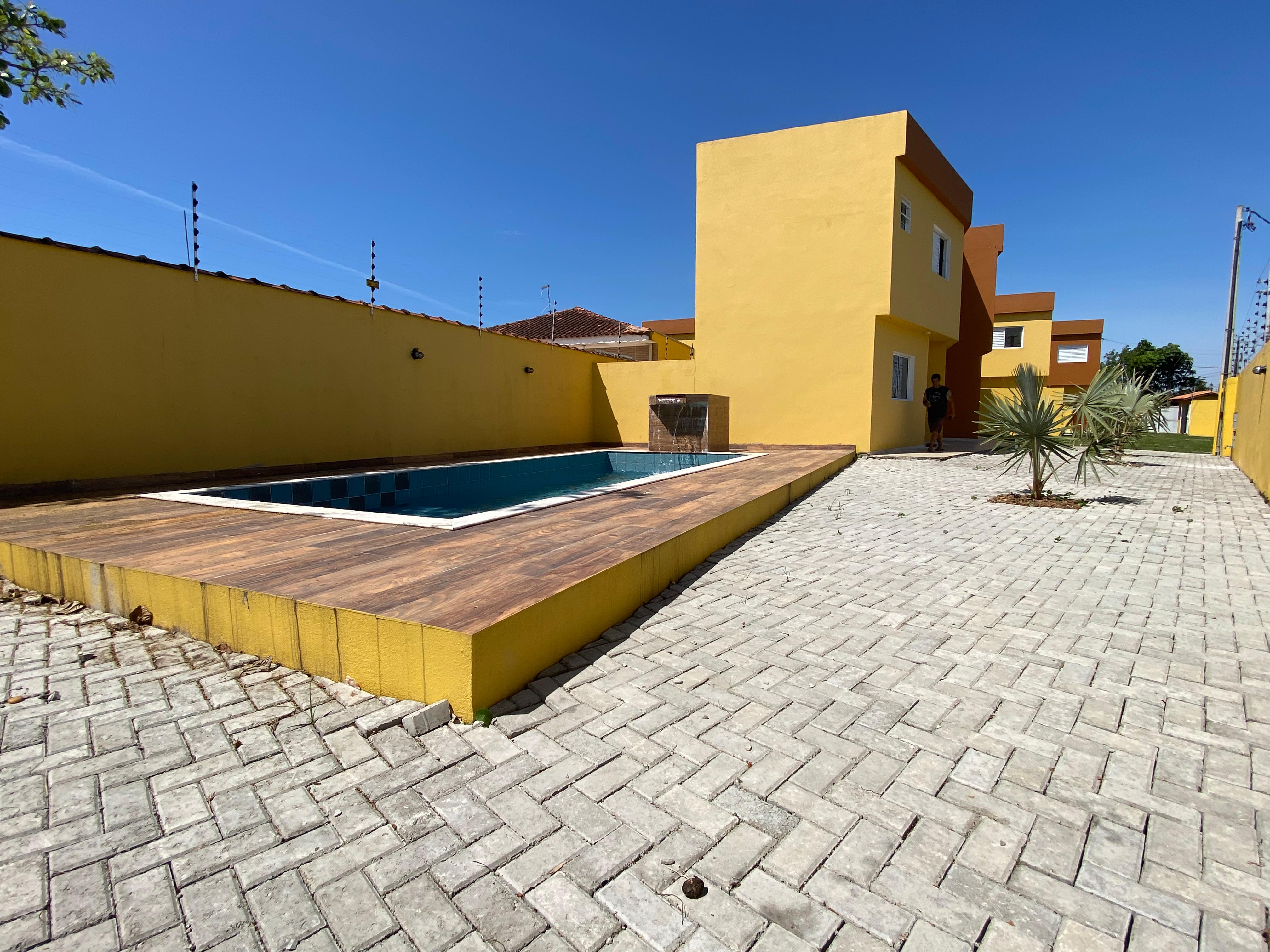 Oportunidade para Venda Sobrado em condomínio com piscina em Itanhaém   R$ 285.000,00