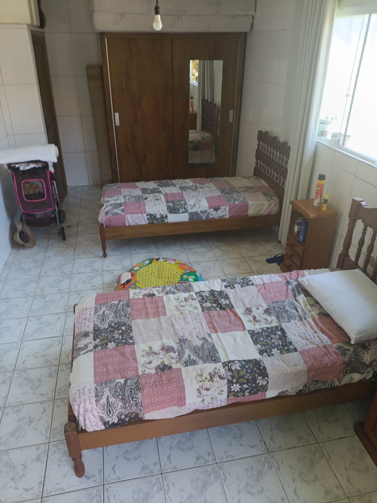 VENHA MORAR NESTA ACONCHEGANTE E ESPAÇOSA CASA PARA VENDA NO SUARÃO A 400 METROS DO MAR EM ITANHAÉM/SP