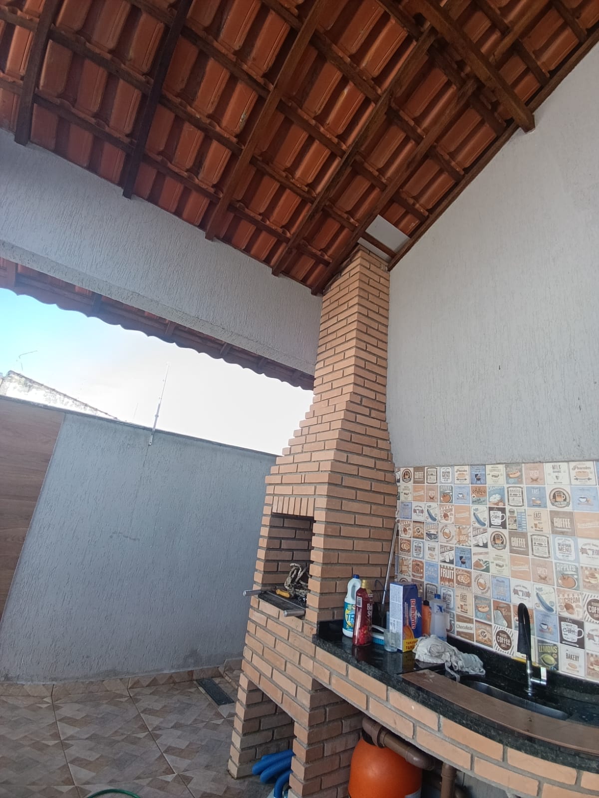 CASA NOVA COM PISCINA PARA VENDA NA PRAIA, NO SUARÃO A 500 METROS DO MAR EM ITANHAÉM/SP