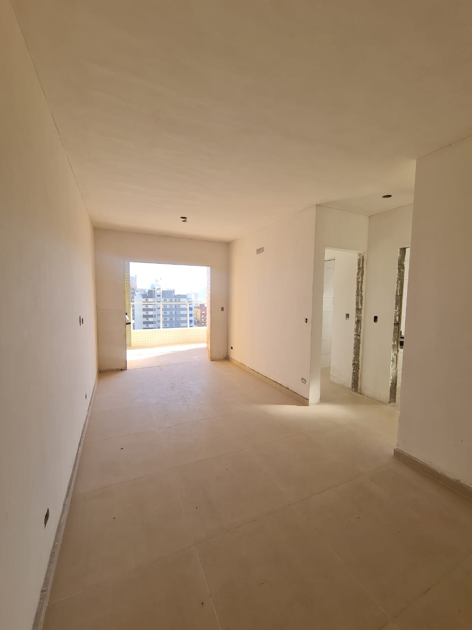 CAS261430 VENHA MORAR EM MONGAGUÁ NESTE BELISSIMO APARTAMENTO COM PISCINA DE BORDA INFINITA