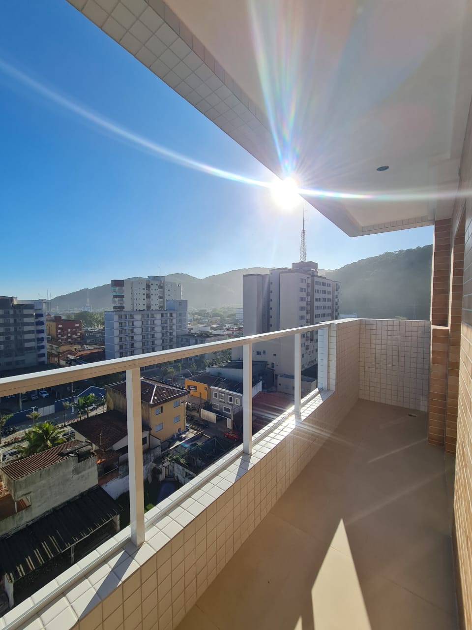 CAS261430 VENHA MORAR EM MONGAGUÁ NESTE BELISSIMO APARTAMENTO COM PISCINA DE BORDA INFINITA