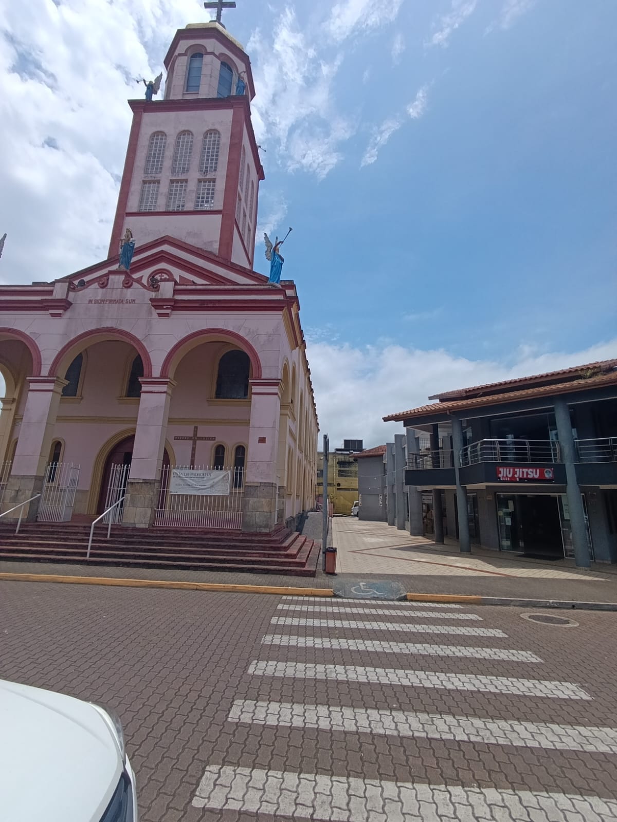 SALAS COMERCIAIS PARA ALUGUEL AO LADO DO POUPATEMPO  EM ITANHÉM SP