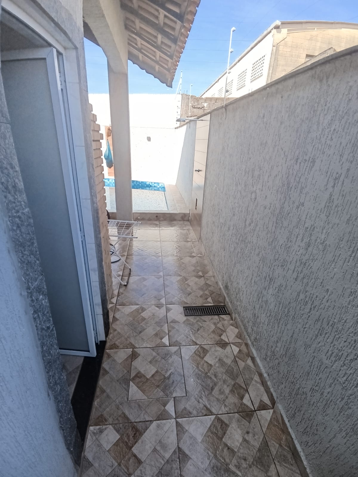 CASA NOVA COM PISCINA PARA VENDA NA PRAIA, NO SUARÃO A 500 METROS DO MAR EM ITANHAÉM/SP