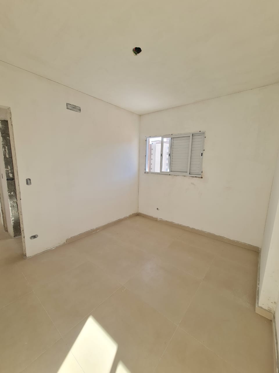 CAS261430 VENHA MORAR EM MONGAGUÁ NESTE BELISSIMO APARTAMENTO COM PISCINA DE BORDA INFINITA