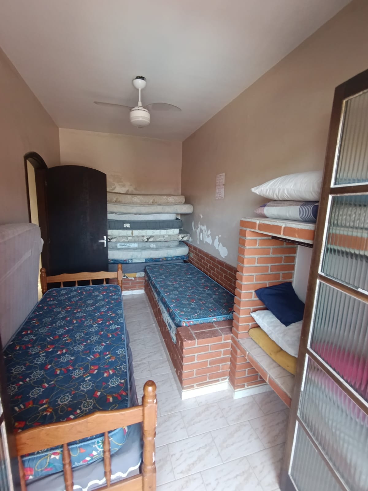 CAS261311 Casa em Itanhaém 5 dormitórios com piscina de alvenaria a 200m da praia