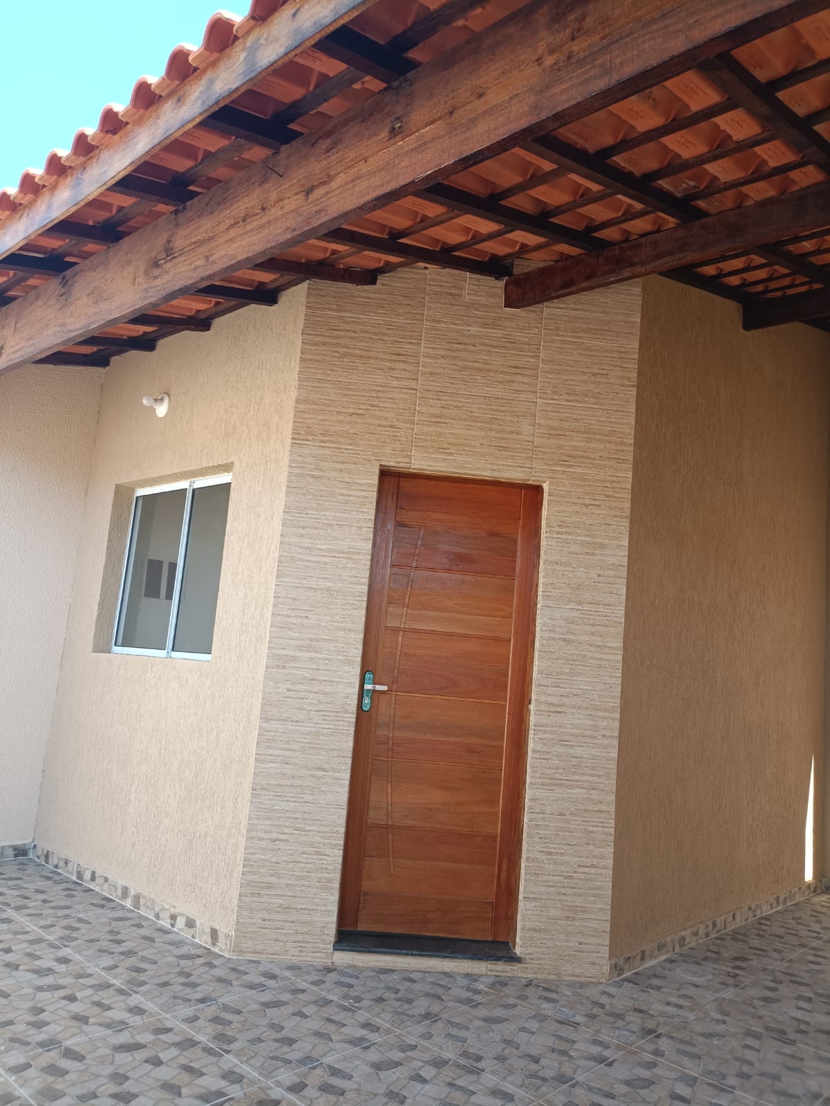 Casa Térrea Nova 2 Dorms (Suíte) - Amplo Espaço para Piscina - Financia