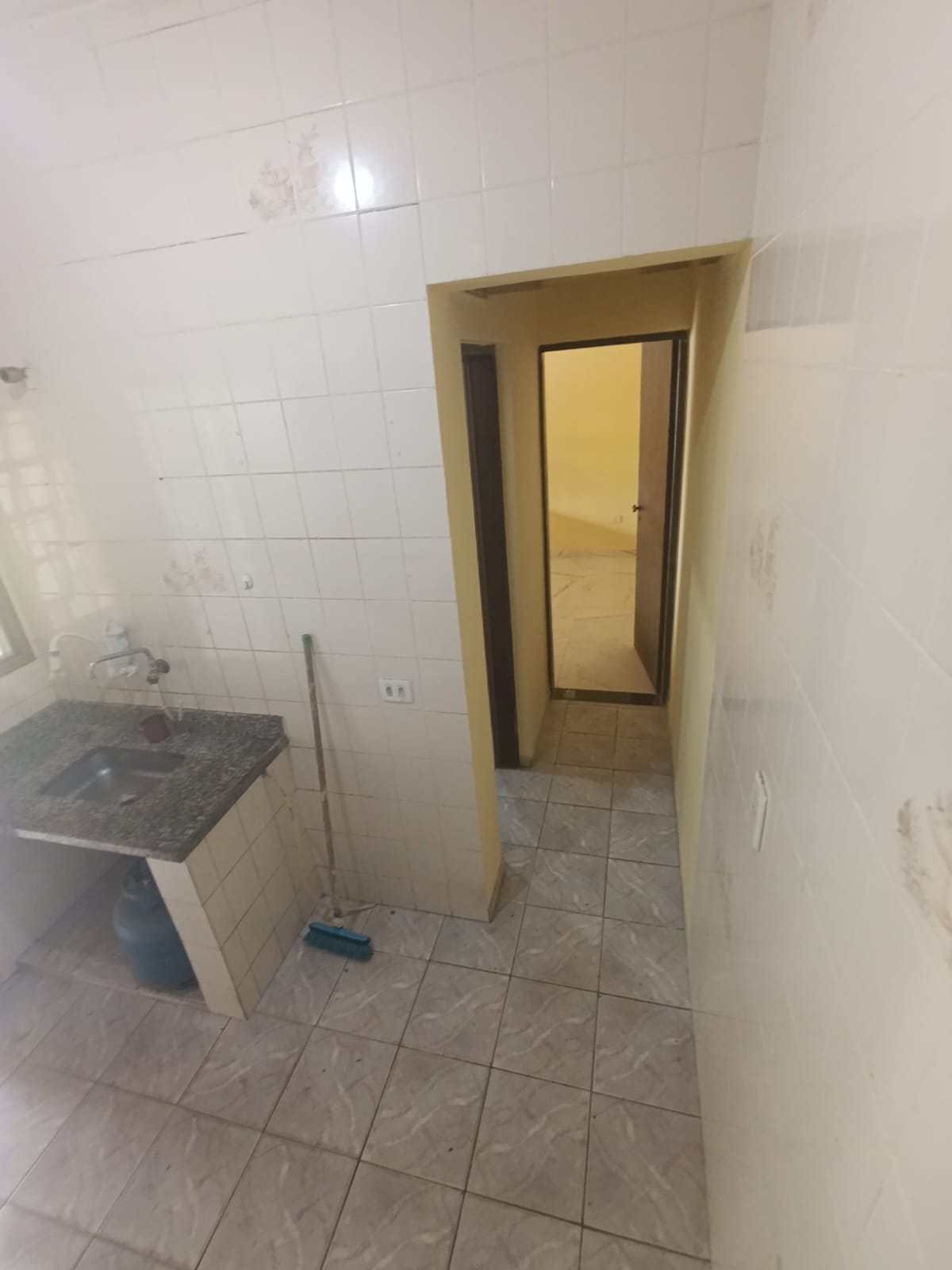 CAS261305 Edícula a 200 metros da praia em Itanhaém com 10 vagas de garagem