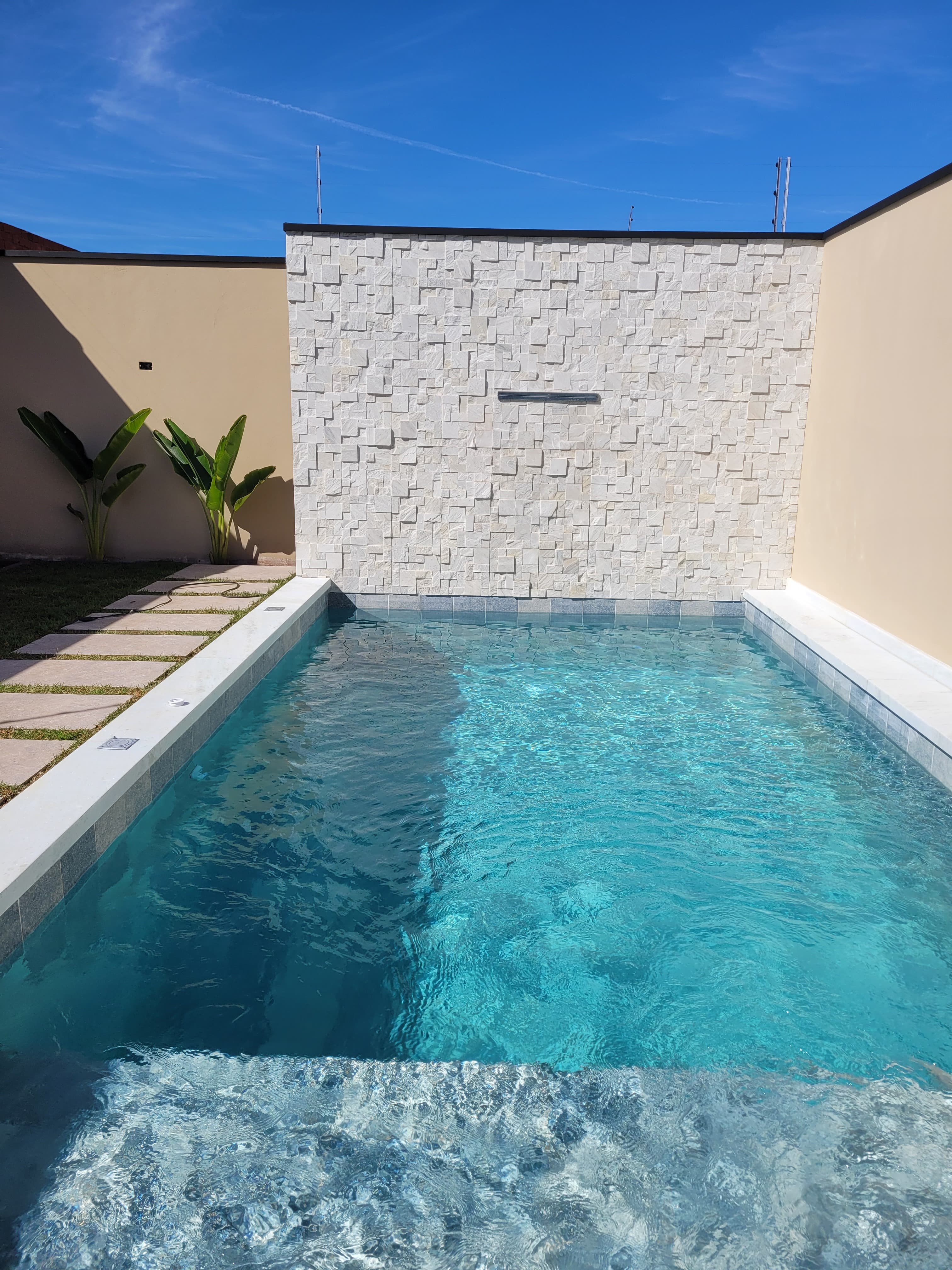 Casa em Itanhaém com piscina de alvenaria aceita financiamento bancário