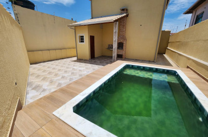 Casa Térrea 2 Dorms (1 Suíte) com Piscina e Churrasqueira - 2 Vagas