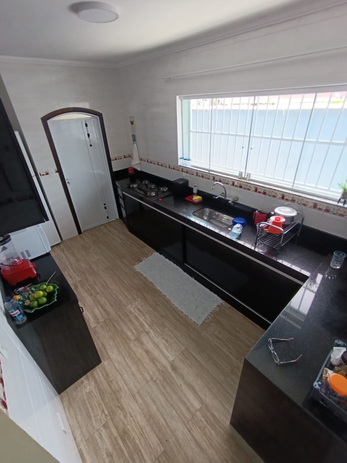 Casa de alto padrão em Itanhaém com energia solar e 4 dormitórios a 300m do mar!