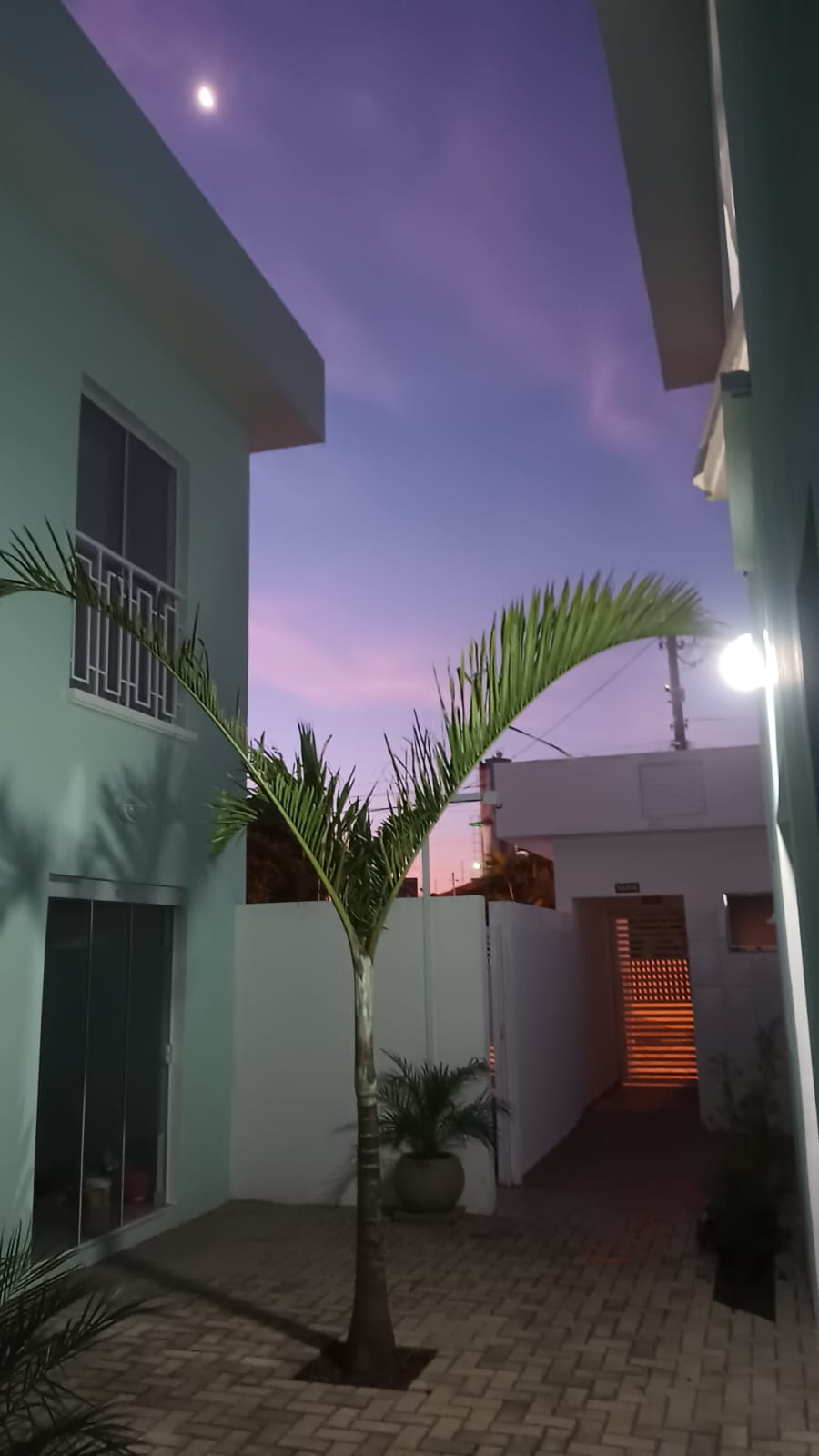 Sobrado 2 Suítes com Churrasqueira - Lado Praia a 500m do Mar