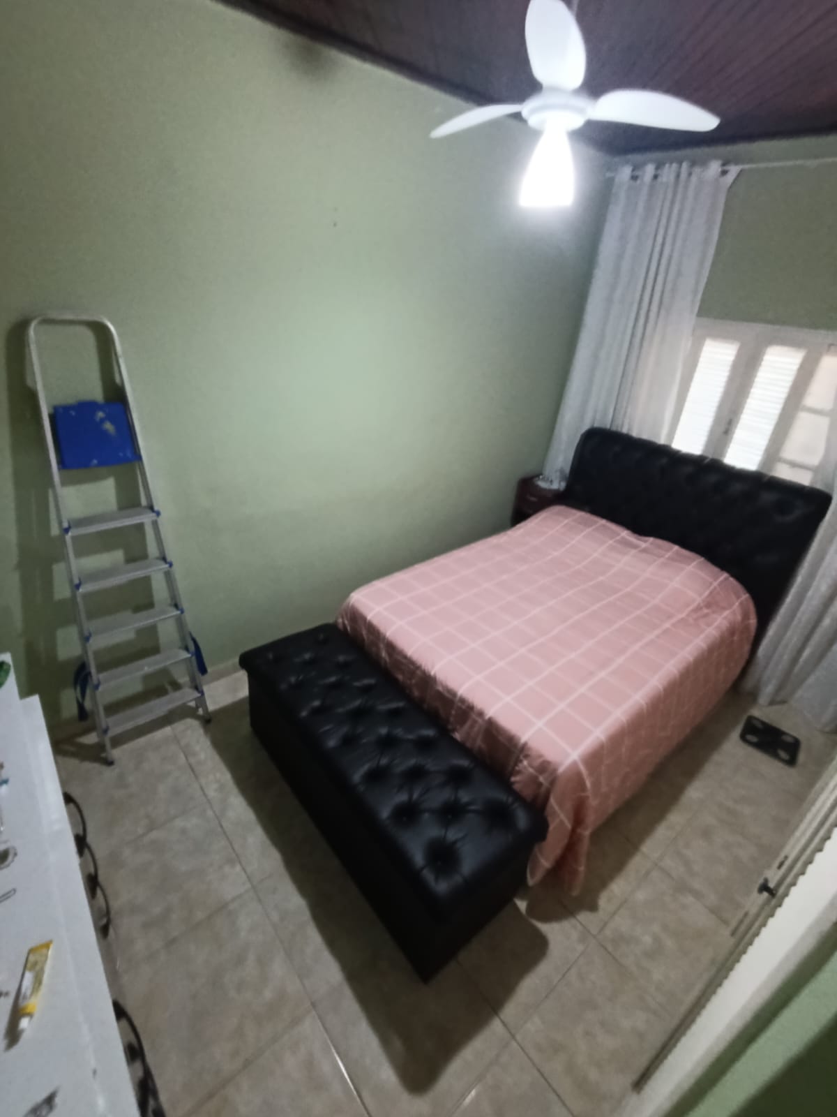 CAS261300 Casa no Suarão com Edícula e Churrasqueira – 2 Minutos do Centro Comercial – Aceita Financiamento!