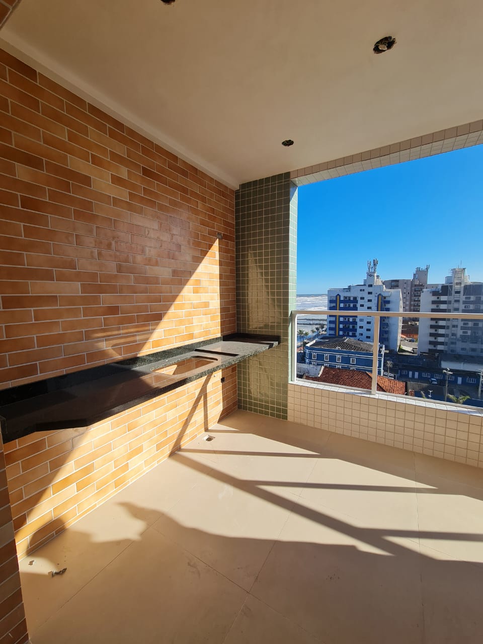Apartamento 2 dormitórios em Mongaguá frente ao mar com lazer completo!
