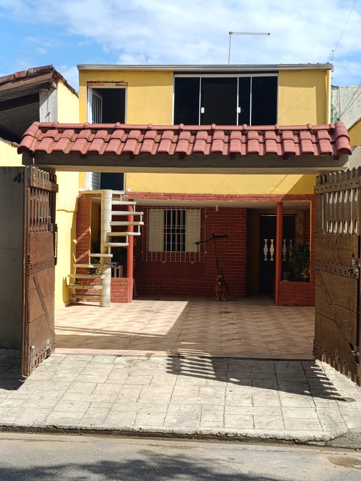 CAS261312 Casa em Itanhaém 2 dormitórios com suíte e escritório a 600m da praia