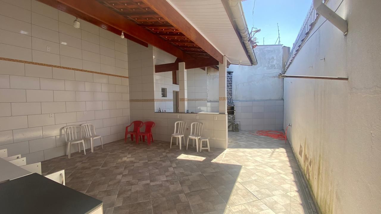 Casa Térrea com 3 Suítes, Ar-Condicionado e Piscina - Semi-Mobiliada